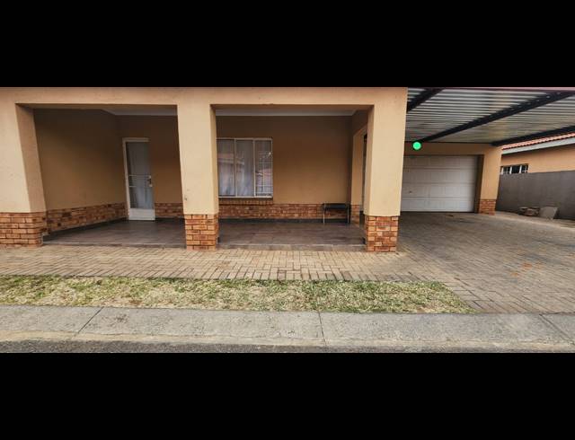 3 BEDROOM TOWNHOUSE FOR SALE IN WATERVAL EAST